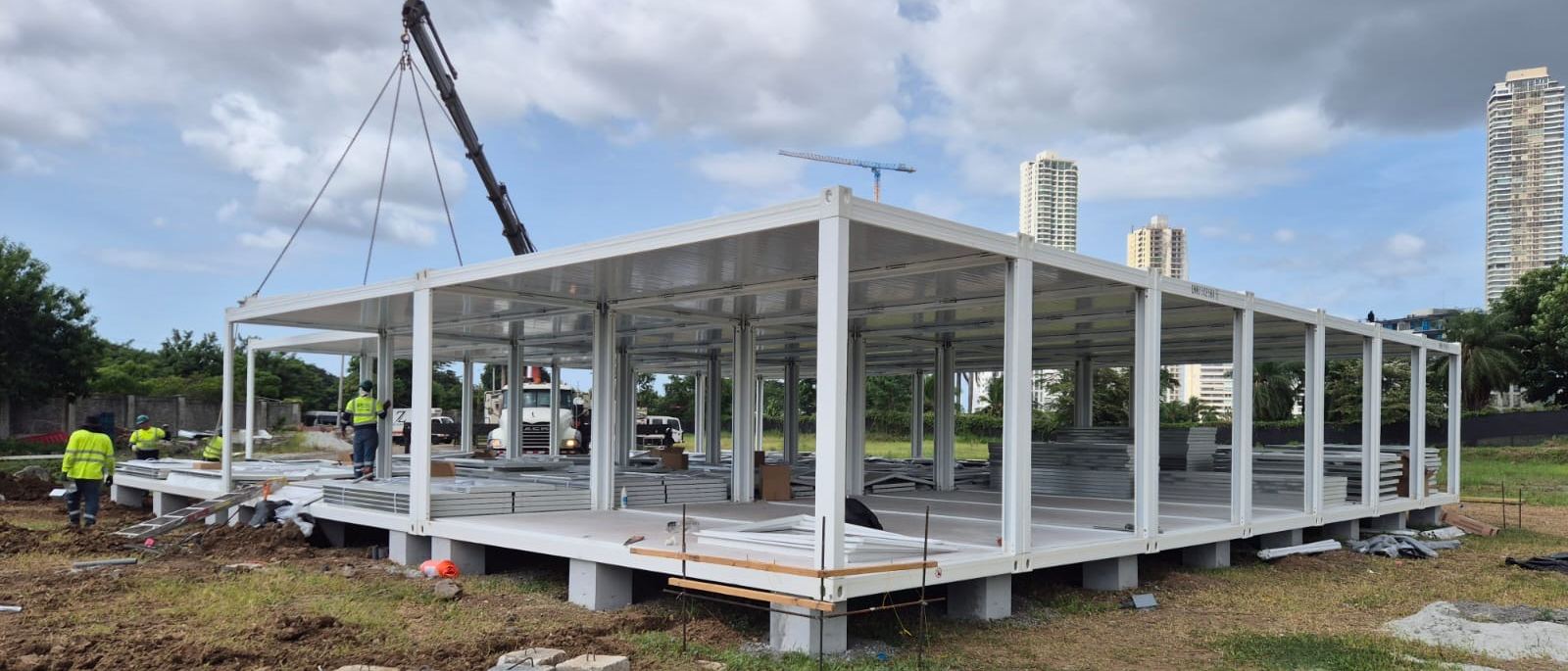 Estructura de acero conformado en frío montada en obra