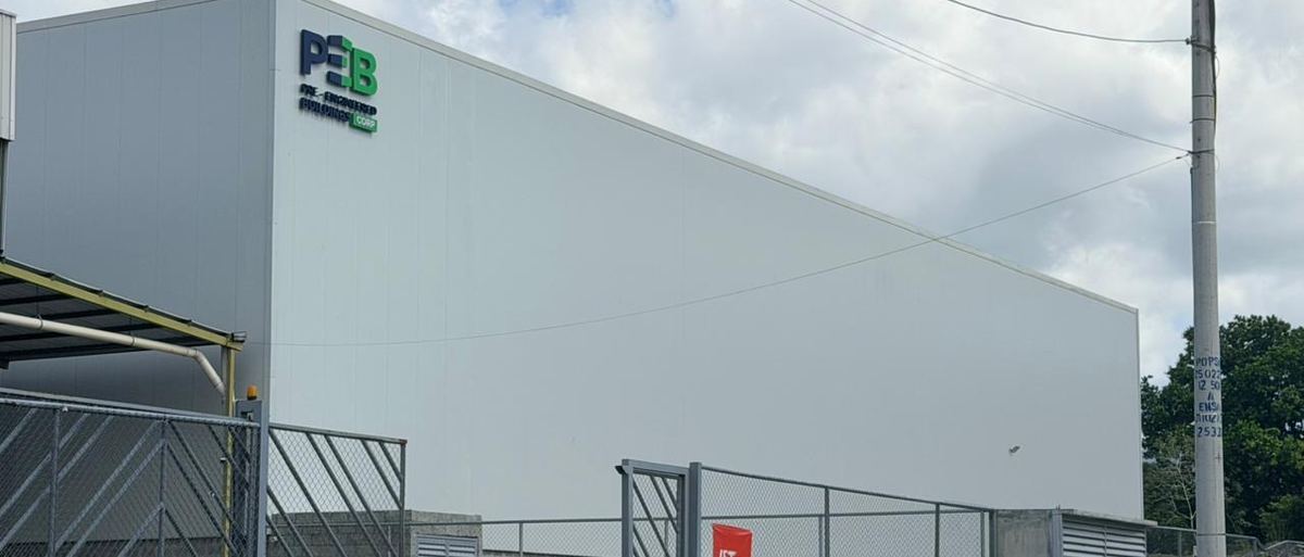 Exterior de la planta de fabricación en el Centro Industrial PEB, Las Mañanitas